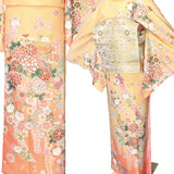 訪問着レンタルトールサイズ七五三卒業式(ママ/お母さん)卒園式入学式結婚式披露宴「XLサイズトールサイズ」淡オレンジ色貝桶と菊着物+袋帯セットワンタッチ着物レンタルの画像の3