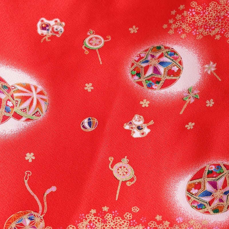 七五三3歳100サイズ女の子レンタル着物被布赤色クラシックレトロ調手毬金彩小桜の画像の3
